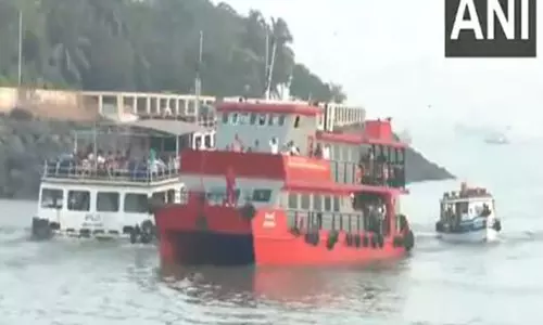 Mumbai तट पर नौका पलटने से दो लोगों की मौत, 77 बचाए गए, लापता लोगों की तलाश जारी