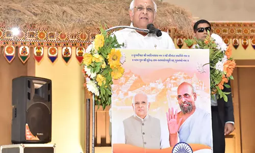 Gujarat के CM भूपेन्द्र पटेल पालीताना में आदि वीर छरी पालित संघ की धर्म सभा ​​में शामिल हुए