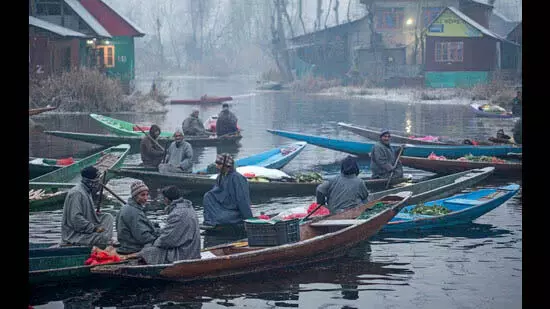 Kashmir,कड़ाके की ठंड से राहत नहीं, शोपियां में पारा -7.8 डिग्री सेल्सियस