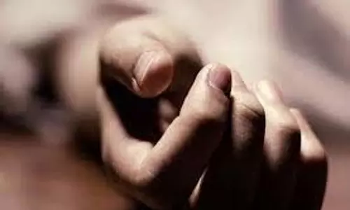Rajasthan: पहले महिला ने बेटी को कुएं में फेंका, फिर पेड़ से लटककर की आत्महत्या Rajasthan: पहले महिला ने बेटी को कुएं में फेंका, फिर पेड़ से लटककर की आत्महत्या