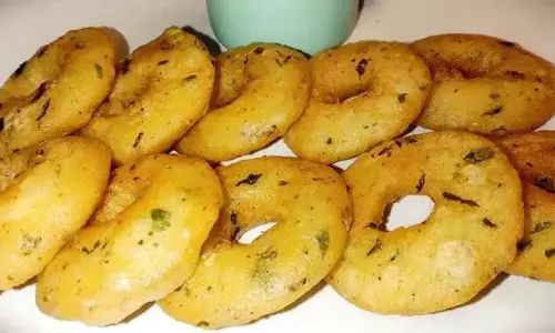 Potato Semolina Donuts: बच्चों को बेहद पसंद आएंगे आलू सूजी डोनट्स, घर पर जरूर ट्राई करें रेसिपी Potato Semolina Donuts: बच्चों को बेहद पसंद आएंगे आलू सूजी डोनट्स, घर पर जरूर ट्राई करें रेसिपी