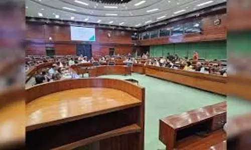आठ सदस्यीय पैनल शो को मंजूरी देगा