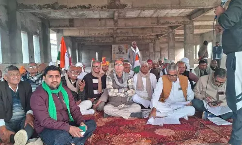 Haryana : एसकेएम ने पलवल में चल रहे किसान आंदोलन के समर्थन में किया विरोध प्रदर्शन