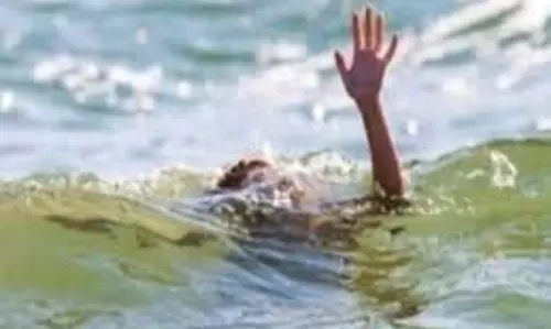 Kullu: सेल्फी लेने के दौरान हादसा,   पांव फिसलने से नदी में गिरा युवक