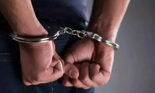 दूसरी औरत के लिए पत्नी को पीटता था, सुसाइड के बाद पति गिरफ्तार