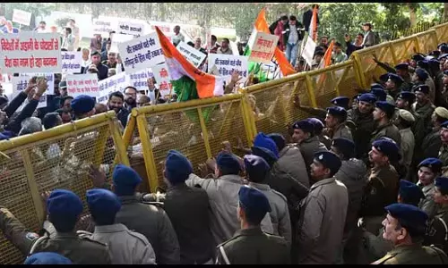 Congress’ Haryana, पंजाब इकाइयां चंडीगढ़ में भाजपा के खिलाफ सड़कों पर उतरीं