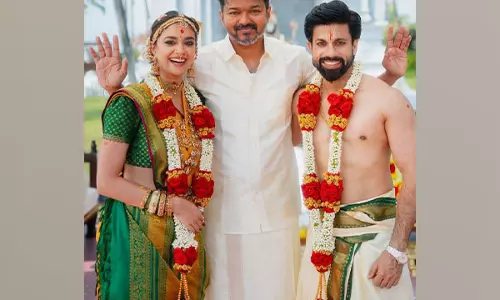 Keerthy Suresh ने थलपति विजय के साथ उनकी शादी में शामिल होने के बाद तस्वीरें साझा कीं