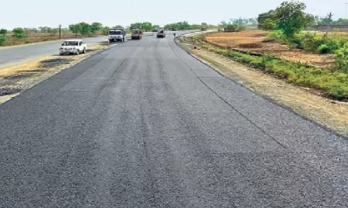 Bengaluru के अनेकल में सरजापुर रोड खस्ताहाल नेटिज़न्स ने तत्काल मरम्मत की मांग की