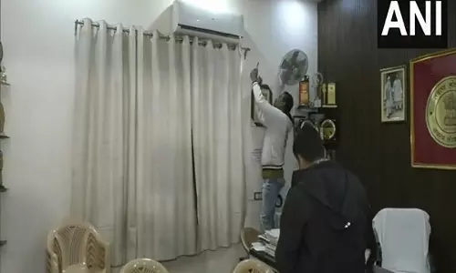 UP :सपा सांसद जिया उर रहमान बर्क के आवास पर बिजली चोरी के लिए जांच की गई