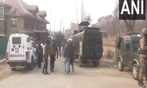 J-K: कुलगाम में जारी मुठभेड़ में दो सैनिक घायल, पांच आतंकवादी ढेर
