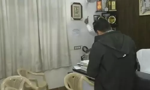 FIR दर्ज: सांसद के घर बिजली विभाग की टीम भारी पुलिस बल के साथ चेकिंग के लिए पहुंची, कसा शिकंजा