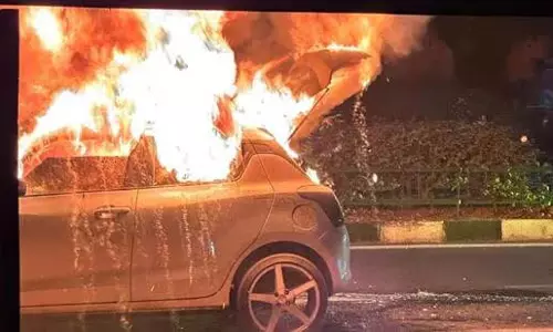 Mohali: चलती कार में लगी आग, कोई हताहत नहीं