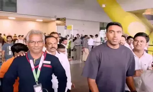 Ashwin ब्रिसबेन से चेन्नई लौटे, गर्मजोशी से स्वागत हुआ Ashwin ब्रिसबेन से चेन्नई लौटे, गर्मजोशी से स्वागत हुआ