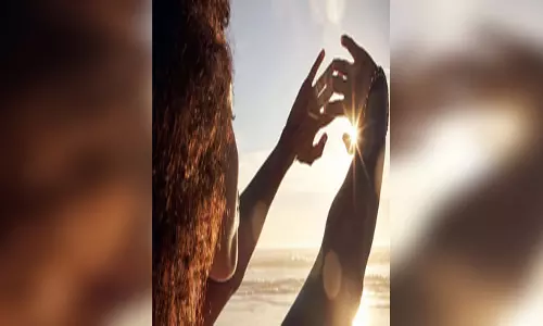 ज्यादा देर धूप में रहने से हो सकता है स्किन कैंसर, ये सावधानी है जरूरी ज्यादा देर धूप में रहने से हो सकता है स्किन कैंसर, ये सावधानी है जरूरी
