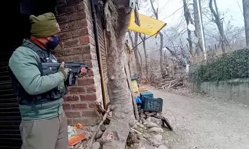 JK: कुलगाम मुठभेड़ में सुरक्षा बलों ने पांच आतंकवादियों को मार गिराया JK: कुलगाम मुठभेड़ में सुरक्षा बलों ने पांच आतंकवादियों को मार गिराया