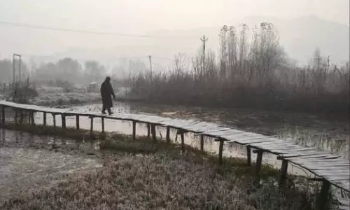 Kashmir में भीषण ठंड, श्रीनगर में सबसे ठंडी रात
