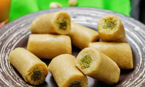 काजू पिस्ता रोल रेसिपी