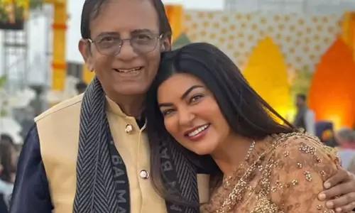 सुष्मिता सेन ने अपने पिता को 80वें जन्मदिन पर श्रद्धांजलि देकर सम्मानित किया सुष्मिता सेन ने अपने पिता को 80वें जन्मदिन पर श्रद्धांजलि देकर सम्मानित किया