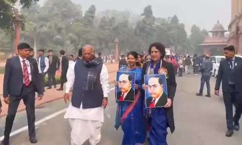 Congress का आरोप: कांग्रेस अध्यक्ष के साथ धक्का-मुक्की की गई, संसद के दोनों सदनों में भारी हंगामा