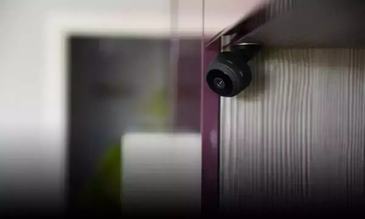 Noida: स्कूल टॉयलेट में SPY कैमरा मिलने पर पुलिस ने की कार्रवाई Noida: स्कूल टॉयलेट में SPY कैमरा मिलने पर पुलिस ने की कार्रवाई