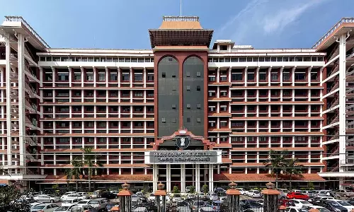 Sexual harassment: केरल HC ने कहा- समिति के समक्ष पेश नहीं होने पर नोडल अधिकारी के समक्ष शिकायतें दर्ज करा सकती महिलाएं
