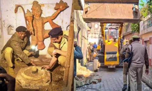 Sambhal: प्राचीन मंदिर के पास अल्पसंख्यक निवासियों ने क्यों अपने घरों को तोड़ना शुरू किया Sambhal: प्राचीन मंदिर के पास अल्पसंख्यक निवासियों ने क्यों अपने घरों को तोड़ना शुरू किया