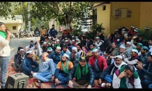 Muzaffarnagar: भाकियू तोमर ने किसानों की विभिन्न मांगों को लेकर तहसील परिसर में धरना प्रदर्शन किया Muzaffarnagar: भाकियू तोमर ने किसानों की विभिन्न मांगों को लेकर तहसील परिसर में धरना प्रदर्शन किया
