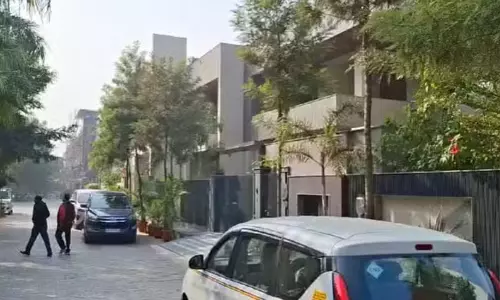 Meerut: आयकर विभाग विख्यात प्रकाशन के तीन ठिकानों पर की छापेमारी