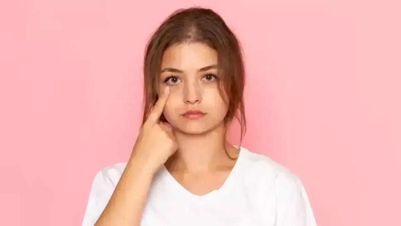 Lifestyle: चेहरे के डार्क सर्कल से है परेशान, इस ऐसे करे इलाज़ Lifestyle: चेहरे के डार्क सर्कल से है परेशान, इस ऐसे करे इलाज़