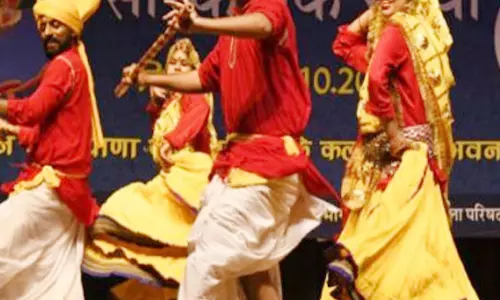 कलाकारों के लिए बड़ी खबर, छत्तीसगढ़ और उत्तरप्रदेश के सांस्कृतिक संबंधों में नए दौर की शुरुआत कलाकारों के लिए बड़ी खबर, छत्तीसगढ़ और उत्तरप्रदेश के सांस्कृतिक संबंधों में नए दौर की शुरुआत