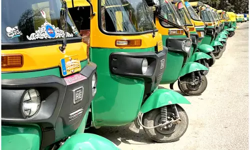 Bengaluru ऑटो यूनियनों ने छोटी दूरी के लिए किराए में बढ़ोतरी की मांग की Bengaluru ऑटो यूनियनों ने छोटी दूरी के लिए किराए में बढ़ोतरी की मांग की