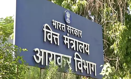 आयकर विभाग ने टेंट सहित कई कारोबारियों यहां दी दबिश, हड़कंप