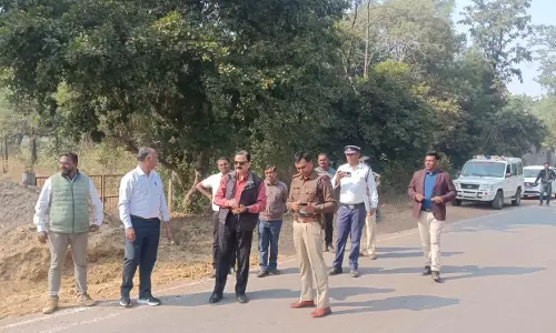 जहां 7 लोगों की हुई थी मौत वहां पहुंचे यातायात विभाग के अफसर