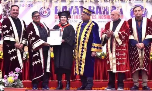 दीक्षांत समारोह : Governor कटारिया ने 438 स्नातकों को डिग्री प्रदान की दीक्षांत समारोह : Governor कटारिया ने 438 स्नातकों को डिग्री प्रदान की