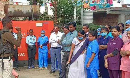 स्वास्थ्य विभाग के अधिकारियों और कर्मचारियों को आग से बचाव का दिया गया प्रशिक्षण