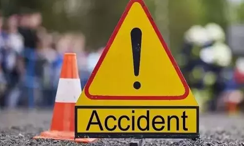 Mumbai: तेज रफ्तार बाइक की चपेट में आने से लड़की की मौत Mumbai: तेज रफ्तार बाइक की चपेट में आने से लड़की की मौत