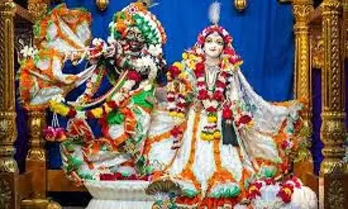 Krishna Temple: भारत का मंदिर जहां राधा कृष्ण के साथ विराजमान रुक्मिणी Krishna Temple: भारत का मंदिर जहां राधा कृष्ण के साथ विराजमान रुक्मिणी