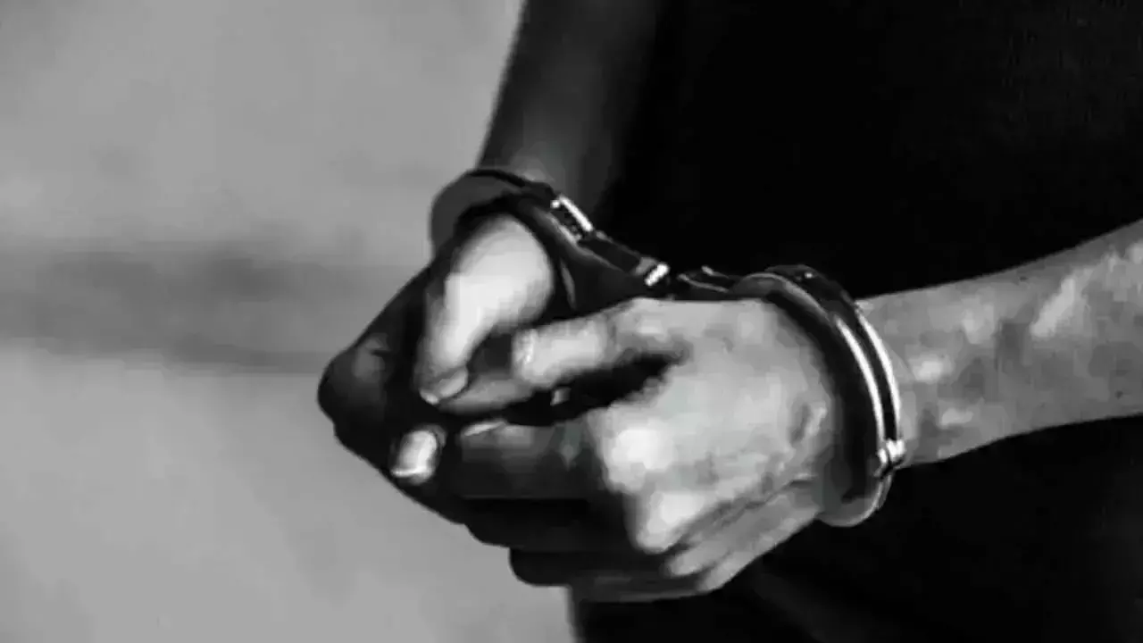 Police ने सट्टा लगाने वाले गिरोह का भंडाफोड़ किया, 24 गिरफ्तार Police ने सट्टा लगाने वाले गिरोह का भंडाफोड़ किया, 24 गिरफ्तार
