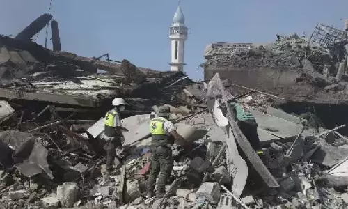 Israeli हवाई हमले के बाद हौथी ने यमन की विद्रोही राजधानी और बंदरगाह शहर को तबाह कर दिया