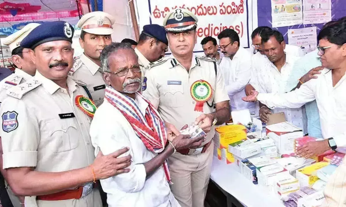 Police ने माओवाद प्रभावित क्षेत्र में मेगा स्वास्थ्य शिविर का आयोजन किया Police ने माओवाद प्रभावित क्षेत्र में मेगा स्वास्थ्य शिविर का आयोजन किया