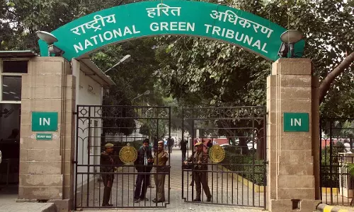 Kerala : NGT ने केरल को तमिलनाडु से बायोमेडिकल कचरे का ढेर हटाने के लिए तीन दिन का समय दिया