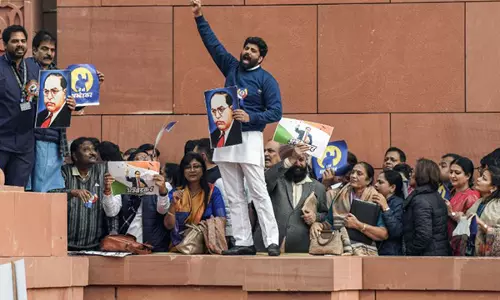 Congress का दावा, तीन सांसदों ने राहुल गांधी के साथ की बदसलूकी