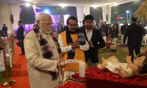PM नरेंद्र मोदी जॉर्ज कुरियन के आवास पर क्रिसमस समारोह में हुए शामिल