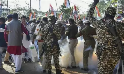 Assam: राजभवन की सुरक्षा भंग करने का प्रयास, कांग्रेस नेताओं पर दर्ज होगी एफआईआर