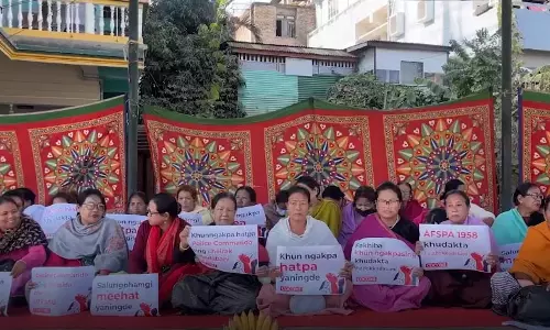 Manipur: सलुंगफाम में युवक की हत्या के खिलाफ COCOMI ने धरना देकर जताया विरोध Manipur: सलुंगफाम में युवक की हत्या के खिलाफ COCOMI ने धरना देकर जताया विरोध