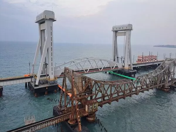 देश का पहला वर्टिकल लिफ्ट सी ब्रिज Pamban Bridge बनकर तैयार