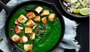 Palak Paneer Recipe: सर्दियों के मौसम में बनाना चाहते हैं रेस्टोरेंट जैसा पालक पनीर, तो नोट कर लें ये आसान रेसिपी