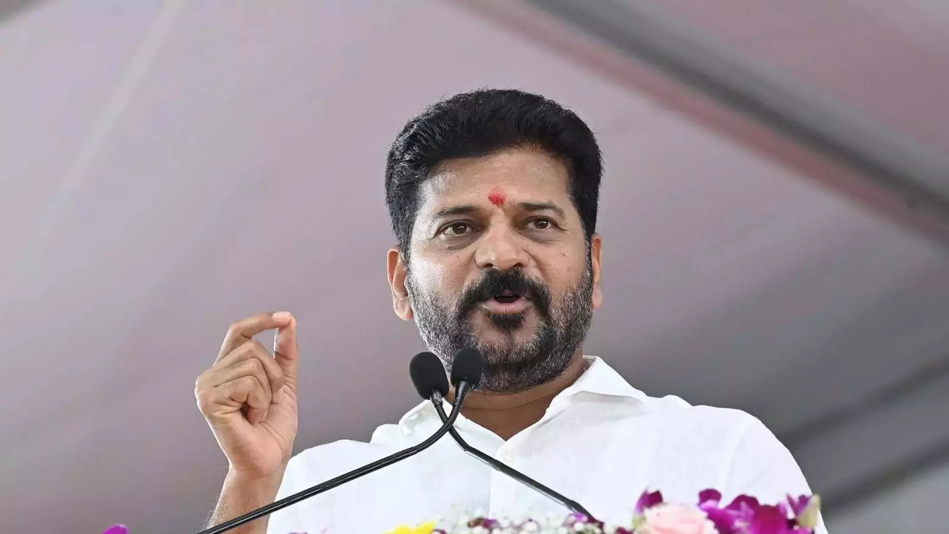 Revanth Reddy ने धरणी का डेटा आपराधिक कंपनी को सौंपने के लिए केसीआर की आलोचना की