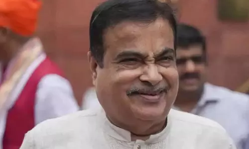 धार्मिक अल्पसंख्यकों से लोकतंत्र और धर्मनिरपेक्षता खतरे में पड़ सकती है: Gadkari