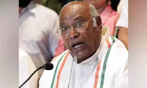 Congress ने भाजपा नेताओं पर खड़गे के साथ दुर्व्यवहार का आरोप लगाया Congress ने भाजपा नेताओं पर खड़गे के साथ दुर्व्यवहार का आरोप लगाया